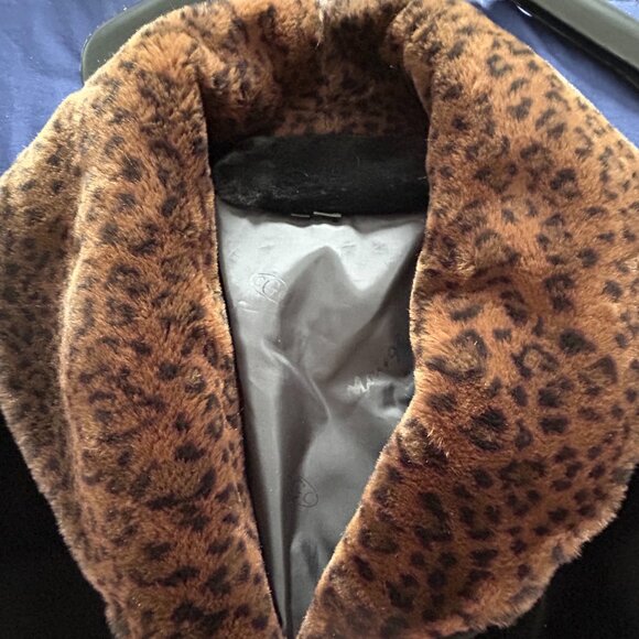 Long coat in premium faux fur. - Picture 4 of 6